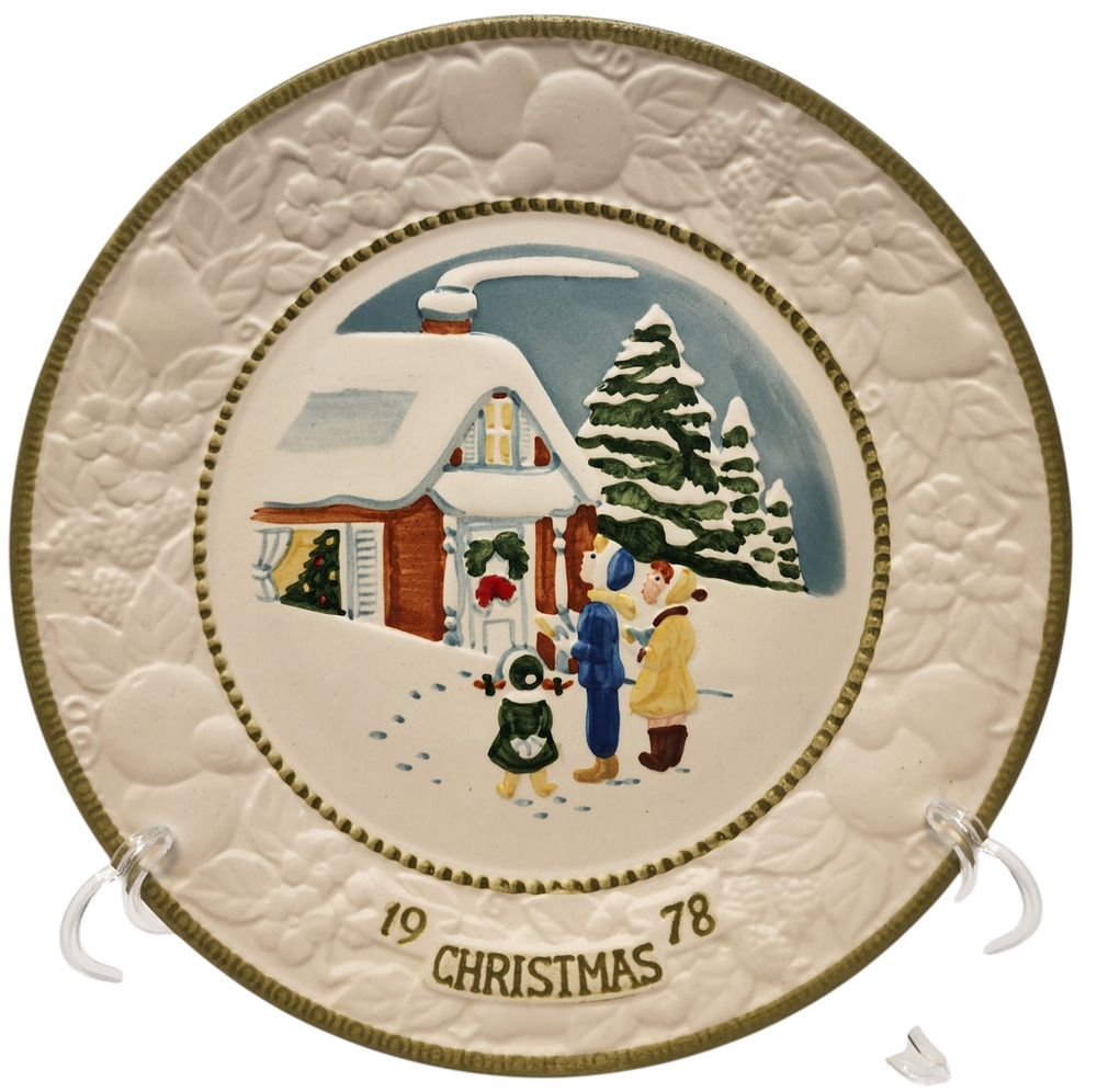 Vernon Ware Metlox 1978 Christmas Plate "White Christmas" 8th in Series